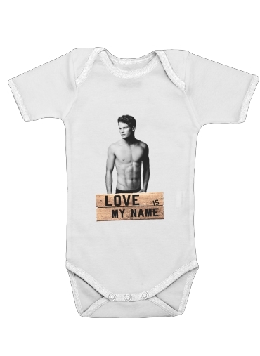  Jeremy Irvine Love is my name voor Baby short sleeve onesies